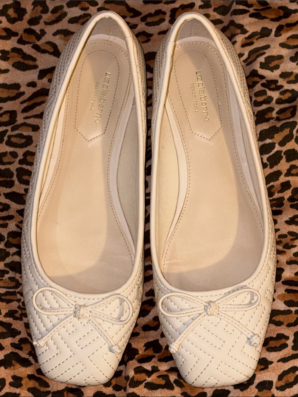 Liz Claiborne Cream Quilted Ballet Flats with Bow Accent